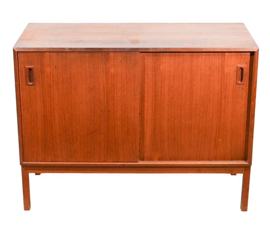 Mid Century Modern Cabinet (1 of 11)