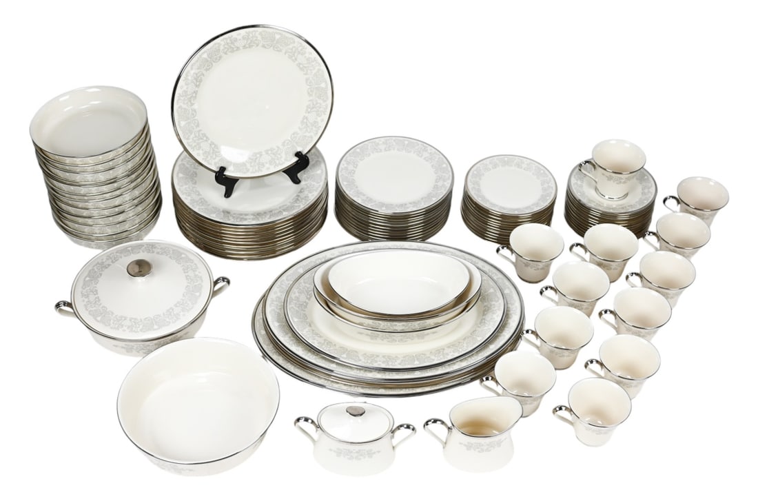 Lenox China Snow Lily Dinner Service for 12 (1 of 14)