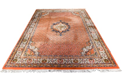 Traditional Oriental Hand Made Wool and Silk Rug
