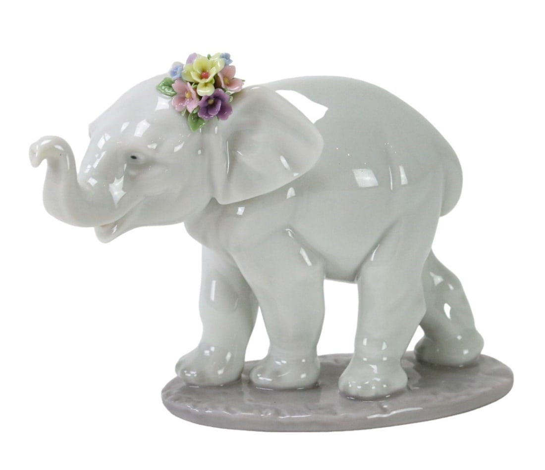 Lladro "Lucky Strolling Elephant" Figurine (1 of 7)