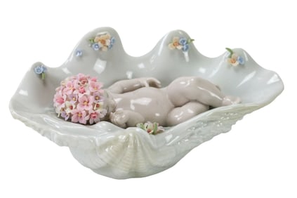 Lladro "Sea Slumber" 8031 Porcelain Figurine