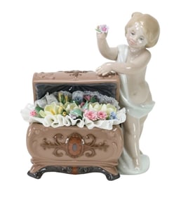 Lladro "Petals of Hope" 06701 Porcelain Figurine