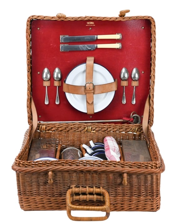 Thermos England C1907 Wicker Picnic Basket (1 of 19)