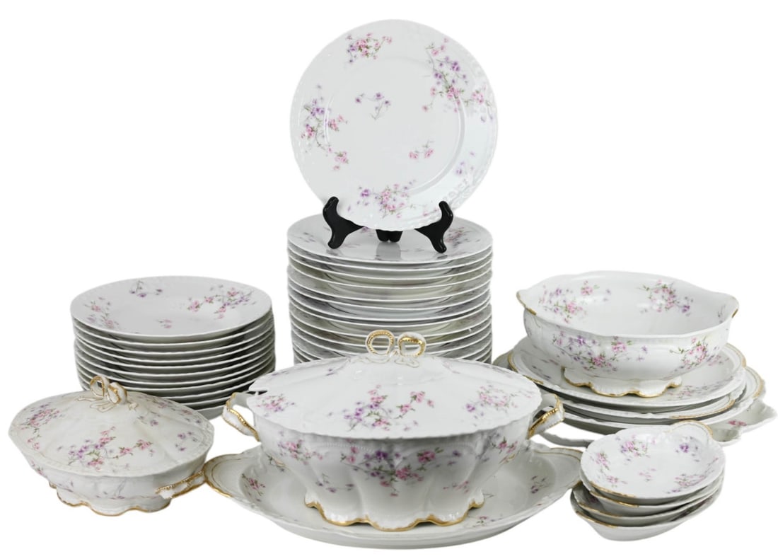 Theodore Haviland Limoges Flowered Dinner Pieces (1 of 17)