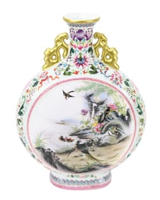 Chinese Qianlong Porcelain Vase