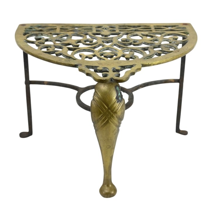 Antique Cast Iron & Bronze Fire Place Trivet Stand: Antique Cast Iron & Bronze Fire Place Trivet on Stand. Measures 12 inches x 16 inches x 13 inches.