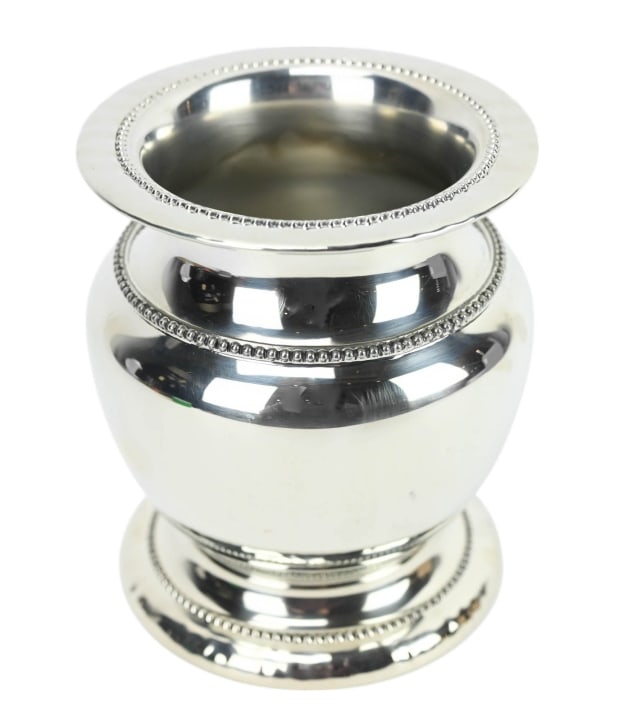 Reed & Barton Silver Tone Banded Bead Vase: Reed & Barton Silver Tone Banded Bead Vase New in Original Box. Vase measures 6 inches x 5 inches in diameter.