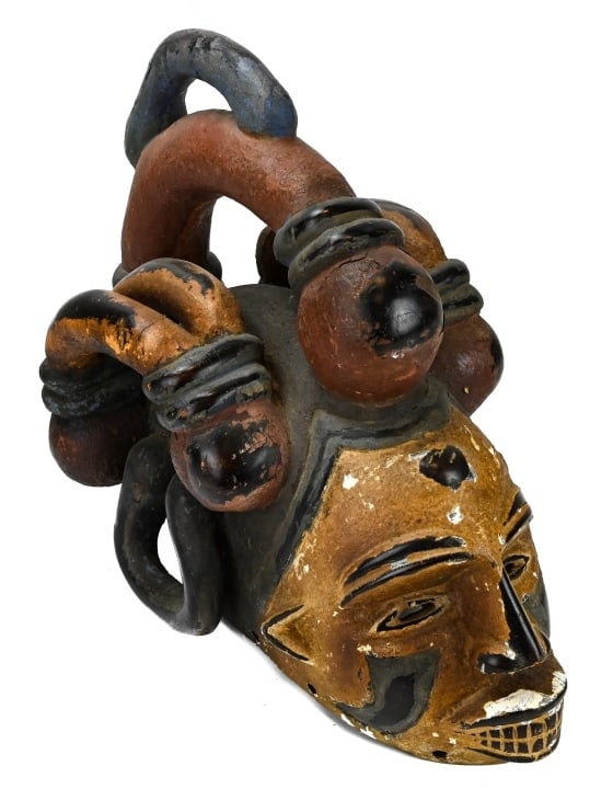 Vintage African Carved 21 Inch Helmut Mask: Vintage African Carved and Painted 21 Inch Helmut Mask. Measures 21 inches x 12 inches x 17 inches