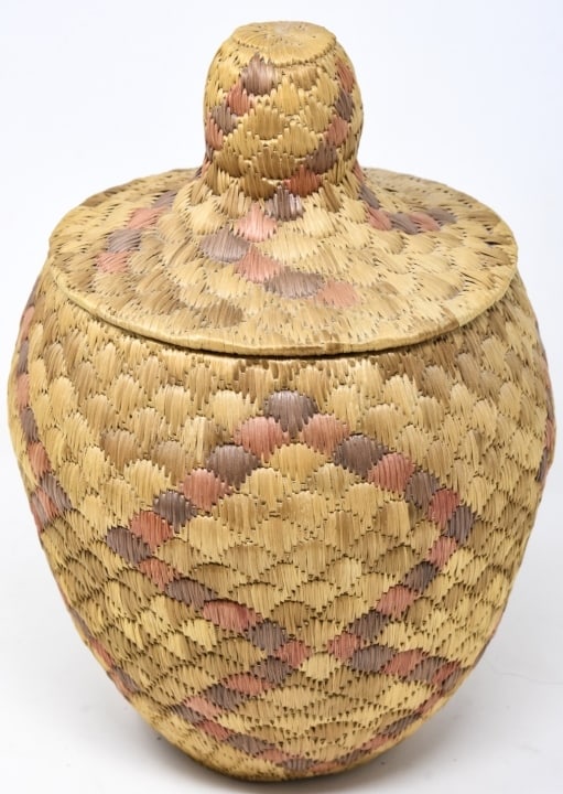 Winnie Billie Eskimo Alaskan Grass Basket: Winnie Billie Eskimo Alaskan Grass Basket. Measures 9.5 inches in height.