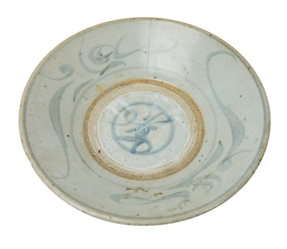 Chinese Ming Style Painted Porcelain Dish (1 of 8)