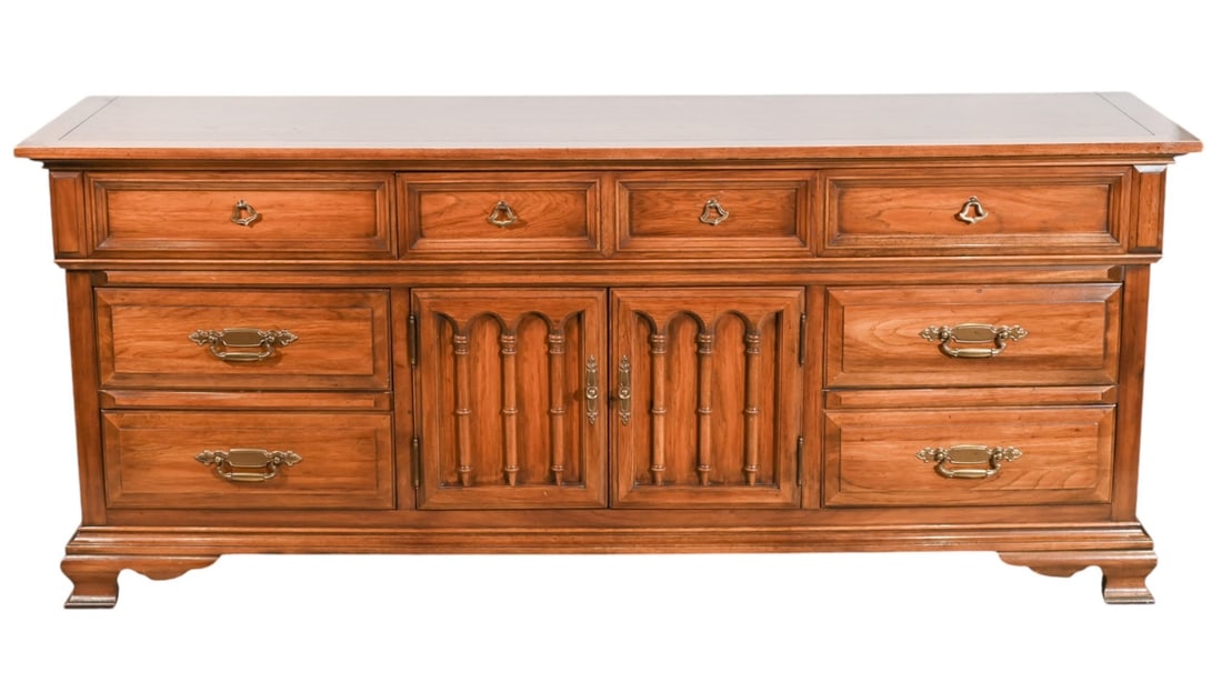 Thomasville Hand Carved Credenza / Sideboard (1 of 13)