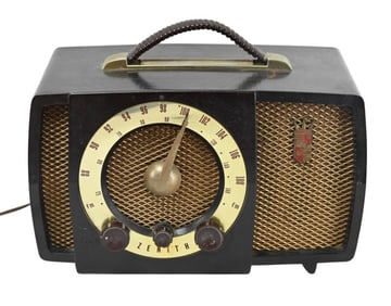 Vintage 1951 Zenith Bakelite Tube Radio