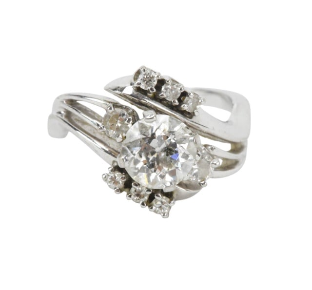 18K White Gold Diamond Ring
