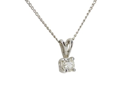 14K White Gold Diamond Pendant Necklace