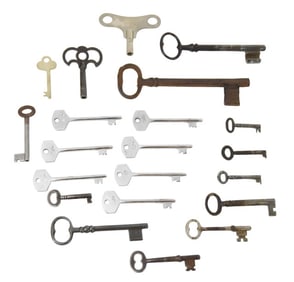 21 Antique & Vintage, Brass, Iron & Steel Keys