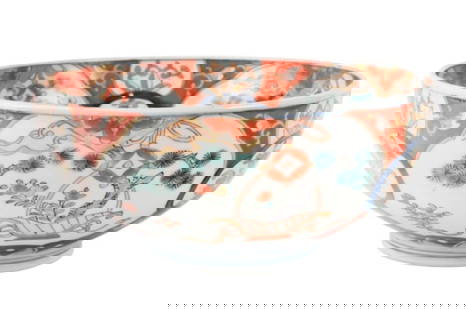 Japanese Porcelain Hand Painted Imari Bowl: Japanese Porcelain Hand Painted Imari Bowl. Measures 4 inches x 8.5 inches.