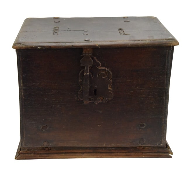 Antique Apothecary Carved Box w Drawers & Latch (1 of 13)