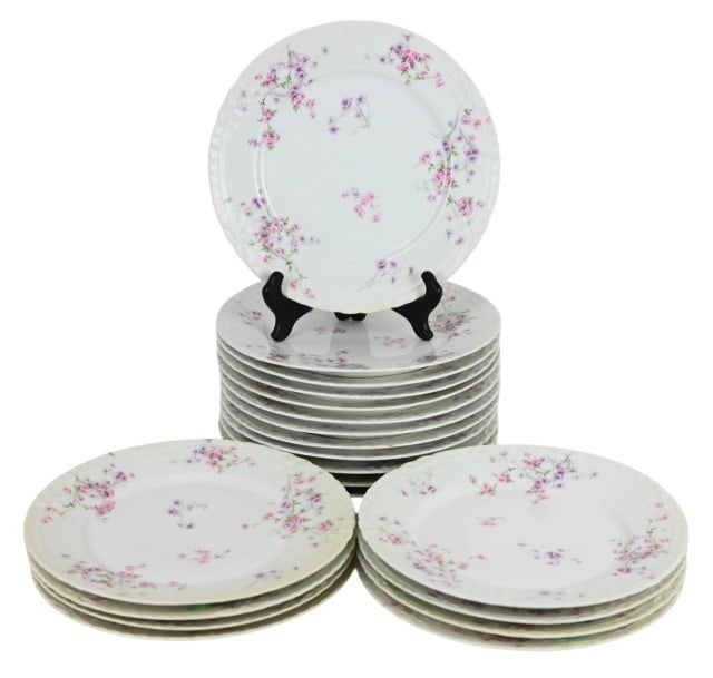 20 Theodore Haviland Limoges Flowered Dinner Plate: 20 Theodore Haviland Limoges Porcelain Dinner Plates with Rose and Cornflower Pattern. Plates measure 10 inches in diameter. 2 plates each have one small chip to rim.