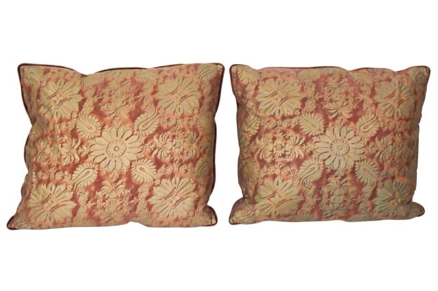 2 Italian Mariano Fortuny Impero Down Pillows: Pair Italian Designer Mariano Fortuny Impero Floral Botanical Down Pillows.Measures Approximately 19 inches x 24 inches