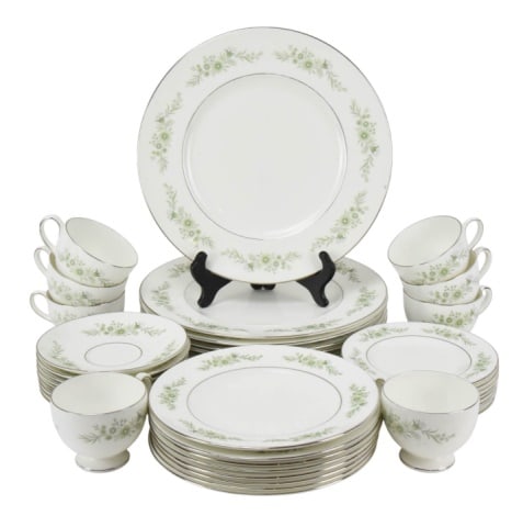 40 Pcs. Wedgwood Westbury Dinner Set Plates: Wedgwood Westbury Bone China Dinner Set Plates Cups Saucers England.Includes 8 dinner plates, 8 salad plates, 8 saucers and 8 cups.