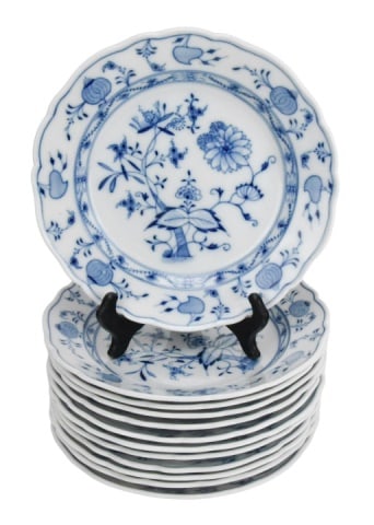 12 Meissen Blue Onion Porcelain Plates (1 of 11)