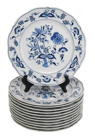 10 Blue Danube Japan Porcelain Dinner Plates: 10 Blue Danube Japan Porcelain Dinner Plates.Measures 10 inches diameter.