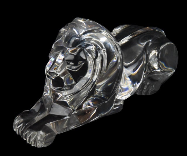 Steuben Glass Lloyd Atkins Lion Sculpture 1986: Steuben Glass Lloyd Atkins Lion Sculpture Design Created in1986. Original price was $3700. Measures 5 inches x 9.5 inches. Catalogue is included.