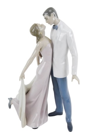 Lladro Happy Anniversary Couple Porcelain Figurine (1 of 5)