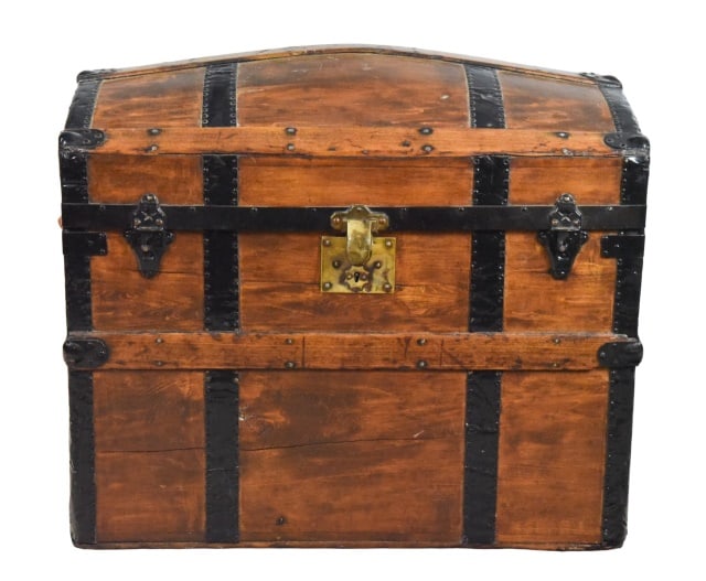 Barrel Top Metal Banded Steamer Trunk (1 of 11)