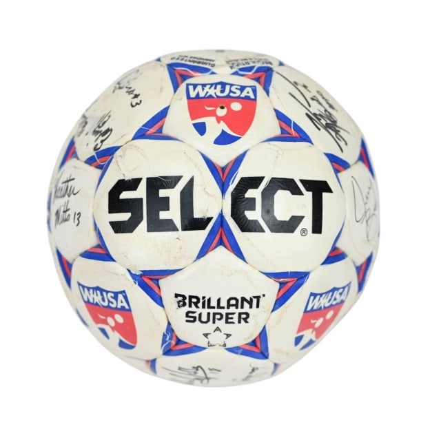 Womans Soccer Team USA Signed Ball Heather Mitts (1 of 8)