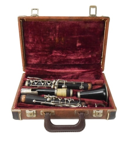 Vintage Jean Laserre Clarinet Ebony Made in Italy: Vintage Jean Laserre Clarinet Ebony Made in Italy 0409 Goldentone in Original Case. This is a used clarinet, sold as is. Measures 26 inches x 3 inches.