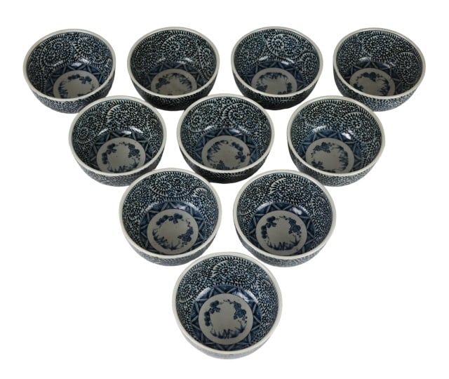 9 Porcelain Asian Blue & White Koimari Bowls (1 of 7)