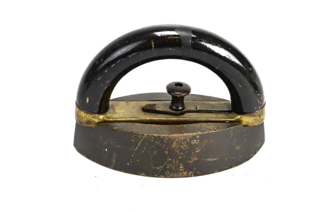 5 Antique Cast Iron Flat Irons - 3