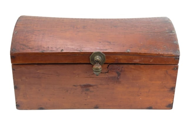 Antique American Pine Domed Top Storage Box (1 of 9)