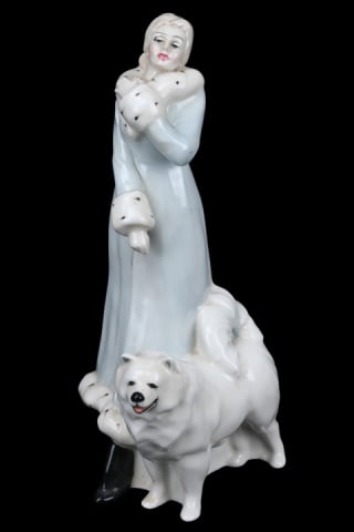 Royal Doulton Porcelain Reflections Statue Winter (1 of 11)