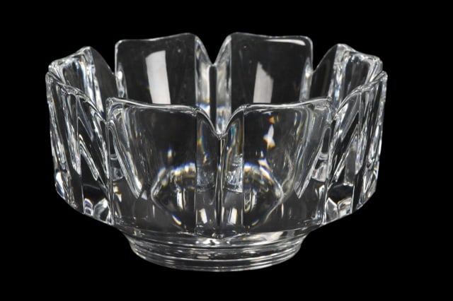 Lars Hellsten Orrefors Corona Crystal Bowl: Lars Hellsten Orrefors Corona Crystal Bowl.Measures 4 inches x 7.25 inches diameter