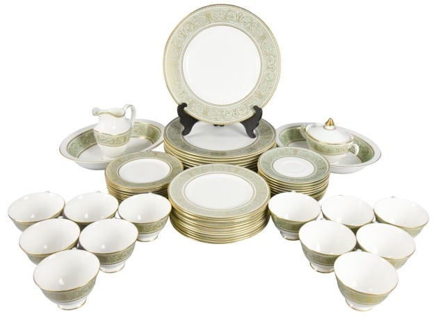 Royal Dolton English Renaissance Dinner Service (1 of 15)