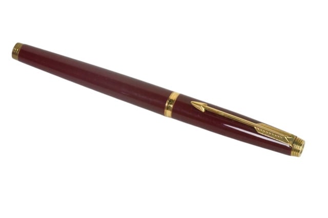 Parker 75 Burgundy 14K Nib Lacquered Fountain Pen: Parker 75 Burgundy 14 Karat Solid Gold Nib Lacquered Fountain Pen. Featuring elegant gold-plated trim and brand's iconic arrow shaped pocket clip.