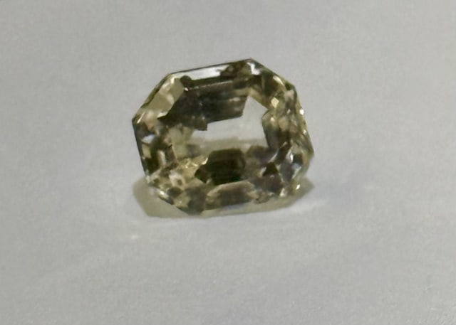 9.10 Carats Rectangular Yellow Sapphire - 4