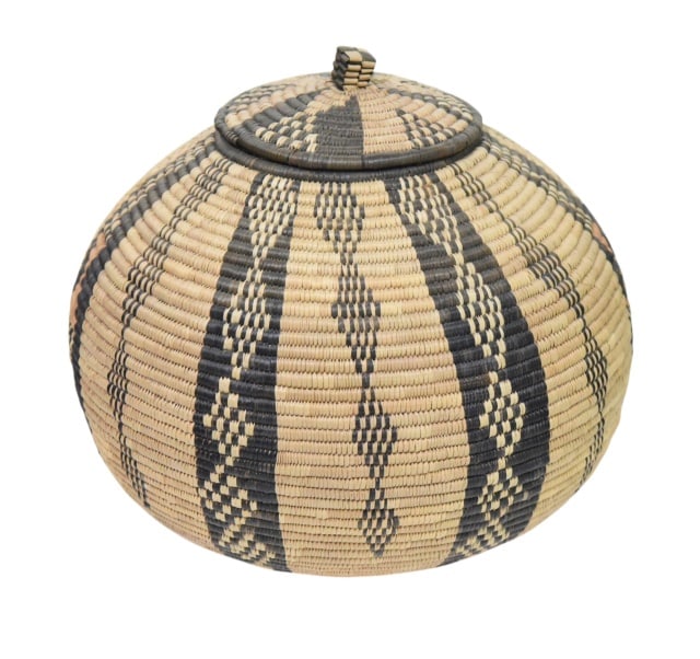 South Africa Hand Woven Zulu Ukhamba Basket: South Africa Hand Woven Zulu Ukhamba Basket.Measures 11 inches x 10 inches in diameter.