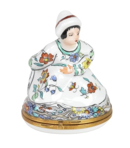 Antique Chantilly Limoges Bonbonnierre Box: Antique Chantilly Limoges France Hand Painted Porcelain Bonbonnierre Trinket BoxMeasures 4 inches x 3 inches in diameter.