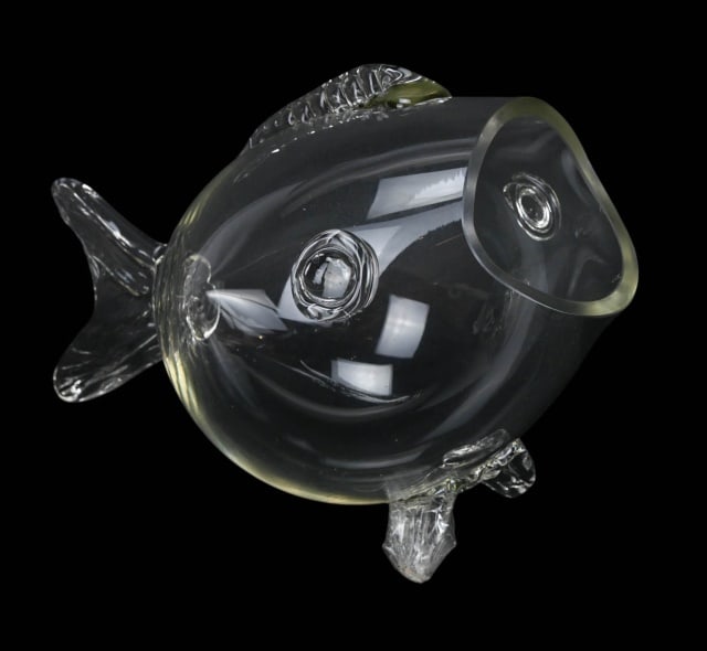 Art Glass hand Blown Fish Form Centerpiece: Art Glass hand Blown Fish Form Centerpiece.Measures 12 inches x 17 inches x 9 inches.