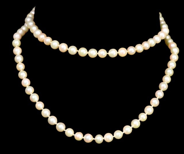 14K Yellow Gold Hand Knotted Pearl Bridal Necklace: 14K Yellow Gold Hand Knotted Fresh Water Pearl Bridal 30 Inch Necklace.