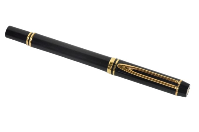 Waterman Le Man 100 Black 18K Nib Fountain Pen (1 of 7)