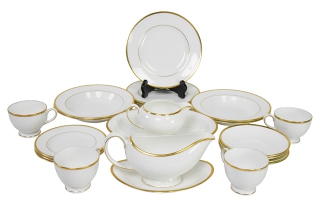 Set Wegdewood Partial Dinner Service (1 of 11)