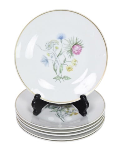 6 Richard Ginori Primavera Floral Salad Plates: Set of 6 Richard Ginori Primavera Floral Salad Plates. Featuring delicate watercolor wildflower motif and a subtle gold rim.Measures 8 inches diameter