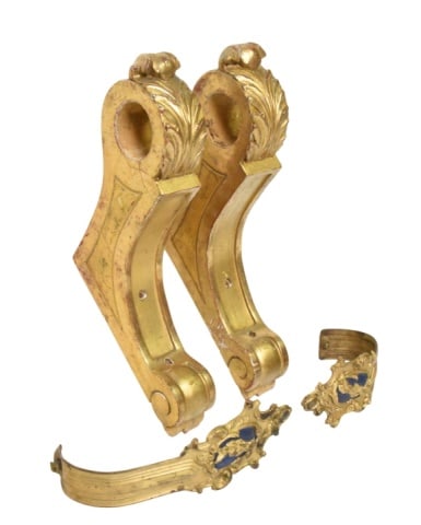 Pair Gilt Wood Curtain Rod Holder and Tie Backs: Pair Gilt Wood Curtain Rod Holder and Metal Tie Backs Featuring Scroll and Acanthus Leaf Details.Curtain brackets measures 13.5 inches x 11.5 inches x 2.5 inches.Curtain tiebacks measure