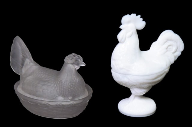 2 Vintage Milk & Frosted Glass Rooster Lidded Bowl: 2 Vintage Milk and Frosted Glass Rooster Lidded Bowls.Tallest measures 8.75 inches tall.