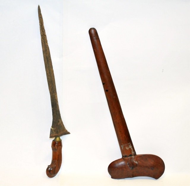 Keris Indonesian Kris Dagger with Wood Sheath: Keris Indonesian Kris dagger with wood sheath. 19 H x 6" W, very good antique condition."