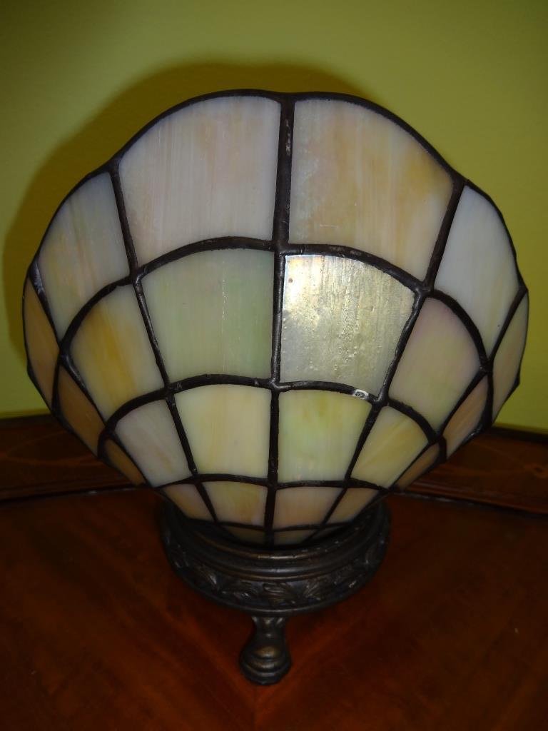 Vintage Tiffany-Style Table Lamp: Vintage Tiffany-style table lamp. 7" L x 5" W x 7 3/4" H, very good used condition.